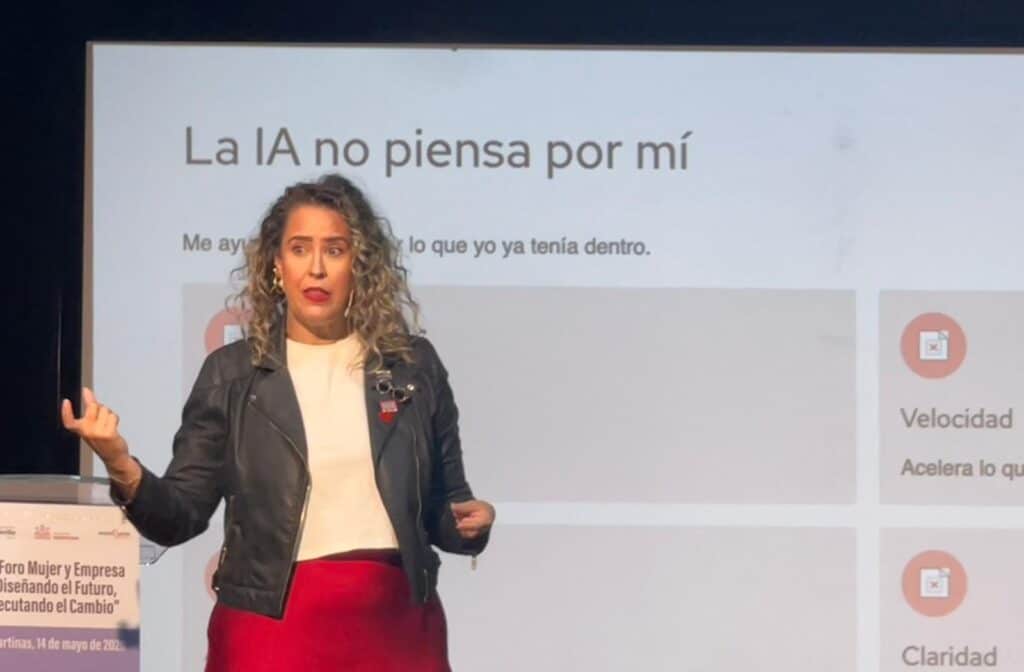 Rocío Cano durante su conferencia sobre Inteligencia Artificial para empresarias sevillanas organizada por Prodetur